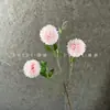 Flores artificiales: Crisantemo de 3 cabezas, crisantemo dorado y flores de bulbo para arreglos de boda, decoración de pasillos, exhibiciones para el hogar y ventanas, venta al por mayor transfronteriza