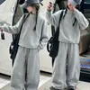 Conjunto de sudadera y pantalón de chándal para niña de otoño, nuevo estilo americano 2026, pantalones holgados de pierna curva, conjunto de dos piezas, moderno