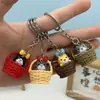 Llavero Colgante Creativo de Gato Gatito en Cesta de Bambú Colgante Lindo para Mochila Escolar Adornos Decorativos Caja Ciega Bolsita Ciega Accesorios