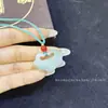 Colgante de Cerradura de Lujo con Jade de Tianshan, Adorno de Tianshan, Colgante de Cerradura de Paz, Diseño Floral, Colgante de Cerradura Ruyi, Venta Directa del Fabricante