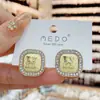Pendientes cuadrados geométricos elegantes para mujer estilo coreano elegantes a la moda nicho combinan con todo pendientes de aguja de plata con letra pendientes de alta calidad