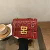 Bolsa de ombro única de alta costura estilo coreano, novo modelo primavera 2026, elegante e descontraída, bolsa pequena quadrada de cor sólida para usar sob o braço