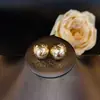 2025 Nuevos Pendientes Redondos de Plata Chapada en Oro Cobre Láser Faciales de Moda Simples Diarios para Viajes al Trabajo de Gama Alta para Mujeres Venta al por Mayor