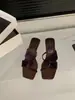 Sandalias de hada únicas de gamuza con tacón de cuña estilo francés para usar al aire libre, sandalias negras de tacón alto de verano 2026 para combinar con faldas