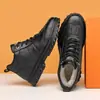 Nuevos zapatos de algodón de moda y tendencia para exteriores de invierno para hombre, cálidos, forrados de felpa, engrosados, zapatos casuales de media caña con suelas gruesas y acolchado extra de algodón
