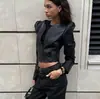 Moda de Rua Preto Curto Couro PU Camisa Feminina 2026 Novo Retrô Decote V Manga Longa Cintura Marcada Elegante Top