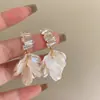 2026 Aretes de Perlas Estilo Nuevo Aguja de Plata S925 Lujo Ligero Aretes de Gama Alta Diseño de Nicho Versátiles Elegantes Aretes para Mujer