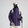 Resistente, totalmente impermeable y reforzada con costuras selladas, esta chaqueta de trabajo es adecuada para su uso como uniforme de trabajo o prenda exterior.. Se puede personalizar con un logo y es un diseño tres en uno desmontable.