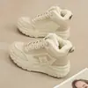 Zapatos de Algodón para Mujer 2026 Otoño/Invierno Nuevo Estilo Suela Gruesa Aumentan la Altura Con Felpa Cálida Zapatos de Papá Tenis de Moda Versátiles Q039