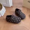 Hebilla de cinturón estilo coreano, zapatos planos de lana tipo Birkenstock para niñas, nuevo estilo de temporada Otoño/Invierno 2026, zapatos planos de moda para niños