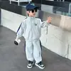 Traje de Primavera para Niños Estilo Coreano Chaqueta Conjunto de Dos Piezas Moderno Infantil 2026 Nuevo Genial Guapo Bebé Ropa Deportiva de Primavera y Otoño