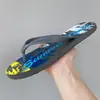Chanclas de Nuevo Estilo con Graffiti para Hombre, Moda de Verano, Chanclas para Hombre, Sandalias de Playa Antideslizantes Personalizadas, Tendencia
