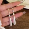 Brincos Envolventes de Pérola de Alto Padrão em Prata S925 para Mulheres, Design de Nicho de Luxo Leve, Brincos Elegantes com Pérolas de Concha, Presilhas de Orelha e Acessórios de Orelha para Mulheres