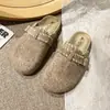 Sandalias Birkenstock estilo retro para mujer, colección otoño 2026, con lana, hebillas metálicas, un diseño casual y cómodo, adecuadas para uso en exteriores, y con estilo mule de punta cerrada