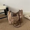 Elegante y ligera bolsa estilo bosque, bolsa tote francesa de nicho, bolso cruzado casual de lujo ligero y alta estética