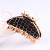 Horquilla de estilo japonés y coreano con patrón simple, accesorio para el cabello para mujeres adultas, bandeja de baño con resorte mediano, pinza para el cabello, venta al por mayor