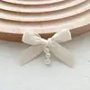 Acessórios Elegantes de Tecido com Laços de Miçangas Pretos e Brancos Feitos à Mão para Sapatos, Meias, Bolsas, Capas de Celular e Acessórios de Roupa