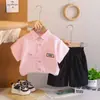 Conjunto de Ropa de Verano para Niños Nuevo de Moda Estilo Coreano Camisa de Manga Corta a Rayas Conjunto de Dos Piezas para Niños Pequeños, Venta al por Mayor para Comercio Exterior