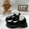 Sapatos Mary Jane brancos estilo francês com plataforma para mulheres, nova coleção 2026, verão e outono, bico redondo, versáteis, retrô e que aumentam a altura