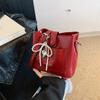 Bolsa de balde casual e versátil para mulheres 2024 verão estilo coreano tendência moda bolsa de ombro nicho bolsa casual crossbody haoang