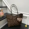 Bolso Elegante Versátil 2025 Invierno Nuevo para Viajar de Gran Capacidad Bolso de Hombro de Gama Alta Estampado de Leopardo Moda Bolso de Axila