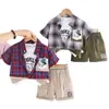 Traje Casual para Niños 2026 Verano Nuevo Estilo Camisa a Cuadros Elegante para Niños Pantalones Cortos de Manga Corta Conjunto de Tres Piezas para Bebé