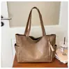 Bolsa de ombro feminina estilo coreano em couro PU macio, nova moda 2025, bolsa tote de grande capacidade, versátil para o dia a dia