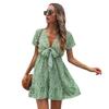 Popular vestido floral pequeño de Amazon con volantes en la parte delantera, anudado, escote en V profundo, manga corta, falda de gasa, ropa de mujer de verano transfronteriza