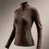 Jaqueta esportiva de yoga slim fit com gola alta, novo estilo 2026, para mulheres, peça de outer wear de outono, jaqueta esportiva fitness com linha de espinha de peixe emagrecedora