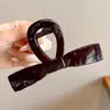 Elegante pinza de garra floral para peinado semi-recogido, nuevo modelo 2026 para mujer, pinza de tiburón de tamaño mediano para la parte trasera de la cabeza, accesorio para el cabello