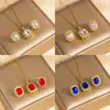 Conjunto de Collar Colgante de Cubo de Azúcar de Colores de Venta Caliente Transfronterizo y Aretes de Botón de Flor, Elegante y Sencillo, Versátil con un Toque de Lujo, Cadena para Clavícula