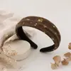 Faixa de Cabeça Larga Floral Twist Cor Café Retrô para Mulheres Outono Inverno Acessório de Cabelo Versátil Lavar Rosto Prender Cabelo Topo da Cabeça