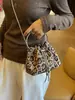 Bolsa Pequena Transversal Feminina 2026 Outono Nova Bolsa de Mão Estampa de Leopardo Retrô Bolsa de Balde Transversal de Ombro Único