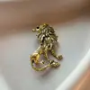 Broche de Lapela Retro Personalidade Europeia e Americana Cabeça de Leão para Homens e Mulheres Acessórios de Medalha Decorativa Ocidental