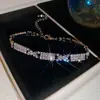 Pulsera Geométrica Hueca con Cierre Incrustado de Diamantes Estilo Minimalista, Pulsera Exagerada de Moda Transfronteriza Europea y Americana, Joyería de Lujo Ligero de Gama Alta
