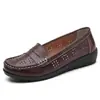 Zapatos de enfermera de primavera y otoño 2021, zapatos casuales de tacón plano para mujer, zapatos individuales, zapatos de frijol, zapatos de madre, suela de res, fabricantes de fuentes