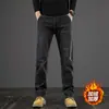 Jeans masculinos de alta qualidade de Hong Kong, novo estilo outono e inverno 2026, perna reta solta, forrado com fleece, espessado, calça de negócios leve