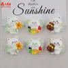 Nuevo Oso de Dibujos Animados Recogiendo Flores de Primavera Hecho a Mano DIY Accesorios de Pegamento de Crema Resina Decoración de Colgante para Pasador de Pelo