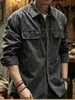 Camisa de trabajo de moda estilo americano, chaqueta de manga larga para hombre para primavera y otoño, corte holgado, elegante camisa de mezclilla con cuello de solapa