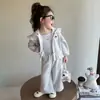 Conjunto de Outono para Meninas 2025 Novo Moletom com Capuz Bordado em Renda Roupas da Moda para Meninas Pequenas Primavera e Outono Tendência