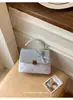 Bolsa Cuadrada Pequeña de Dibujos Animados de Niña Linda 2026 Nueva Bolso de Hombro Estilo Japonés Bolso Cruzado para Mujer Bolso de Mano con Textura de Alta Calidad