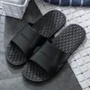 Sandálias Novo Estilo 2025 para Mulheres, para Banheiro Interno, Banho e Uso Externo para Casais, Uso Doméstico para Homens, Chinelos Antiderrapantes com Solado Macio para o Verão
