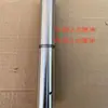 Conector de Acero Inoxidable Muelle Otoño Gran Espada Tornillo Junta de Tubería Palo de Artes Marciales Borla Roja Lanza Palo de Madera con Cera Blanca Arma Conector Madre-Hijo