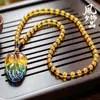 Collar con Colgante de Hoja de Cristal de Colores con Colgante de Buda Guan Gong, Cadena Versátil para Suéter con Piedras de Colores Pixiu