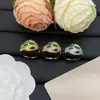 Anillo Serpiente Baojia Versión de Alta Gama Transfronteriza Europea y Americana, Finamente Elaborado con Nácar Blanco Natural y Malaquita, Combinando Diseño Original