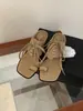 Sandálias Slip-On Macias e Elegantes da Moda para Mulheres, Verão 2026, Confortáveis para Uso ao Ar Livre, Chinelos Plataforma Macios Versáteis