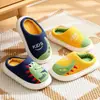 Pantuflas de Algodón para Bebé Niños Otoño Invierno Dibujos Animados Niño Pequeño Dinosaurio Hogar Antideslizantes Interiores Medianos y Grandes Zapatos de Casa para Niños