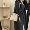 Têxteis Retro Nicho Design Bolsa Feminina 2024 Nova Moda Moda Bolsa de Ombro Bolsa Crossbody Trendy Underarm Bucket Bag