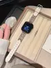 Correa de Cuero con Borde de Encaje de Trébol de Cuatro Hojas con Adornos de Diamantes Adecuada para Apple Watch iWatch Décima Segunda Generación 11/10