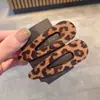 Par de Grampos de Cabelo de Tecido Versáteis com Estampa de Leopardo em Camurça Retro Formato de Gota de Água
